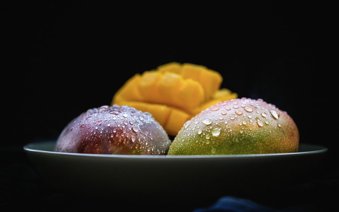 Сладкиш с манго и малини